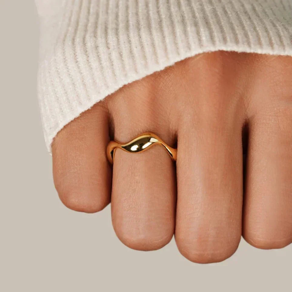 Elyra Smooth Flow Ring | Goud