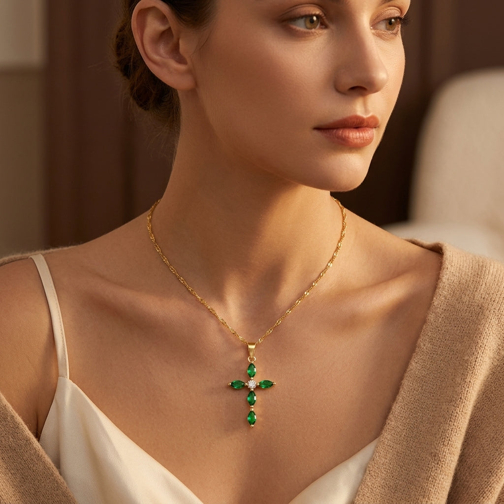 Emerald Cross Necklace | Guld